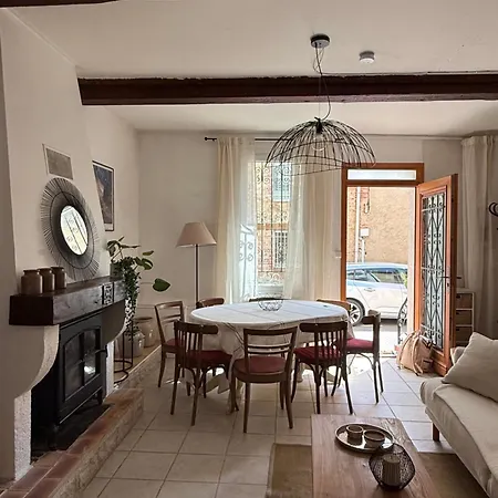 Maison De Village Nyaraló *